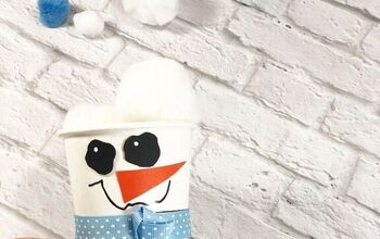 DIY Snowman Pom Pom Poppers para peleas de bolas de nieve en interiores