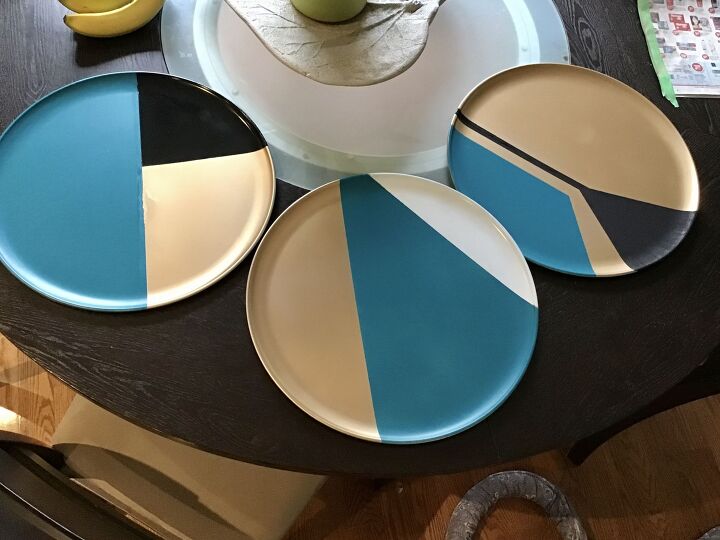 20 pretty dollar tree transformations for you to copy this weekend, Spray paint pizza pans for cool metallic wall art