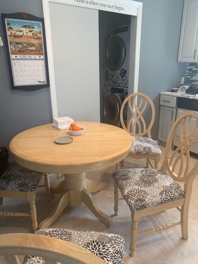 q paint a light maple table and chairs