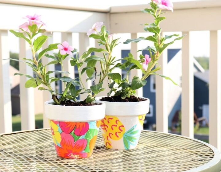 20 maneras de renovar tus macetas a tiempo para la primavera, DIY Macetas florales de colores con Mod Podge