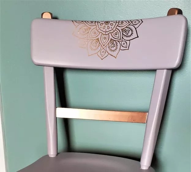 15 magnficas formas de actualizar los muebles antiguos sin usar pintura blanca, Actualizar una silla vieja De aburrida a fabulosa