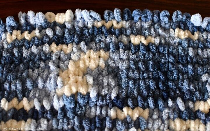 How to Make an EZ Loop Yarn Throw Blanket | Hometalk