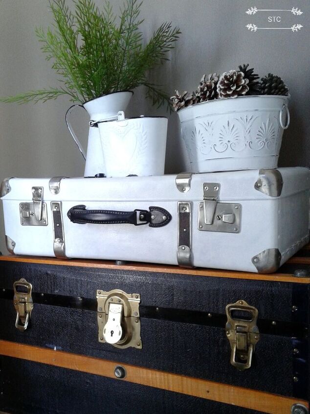maleta vintage transformada en una hermosa decoracin para el hogar