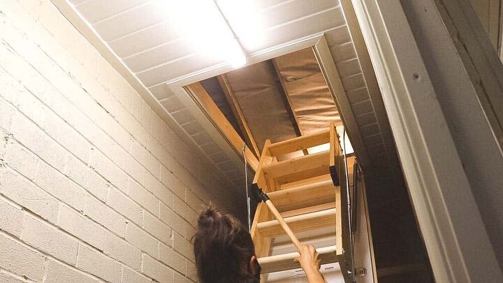instalao de uma escada e escotilha de loft