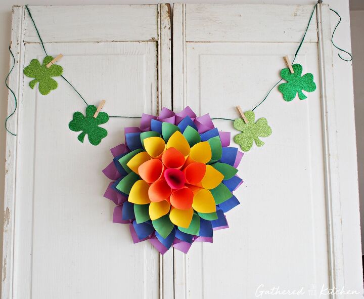 17 ideias divertidas de decorao para o dia de so patrcio, Coroa de flores de papel arco ris fa a voc mesmo