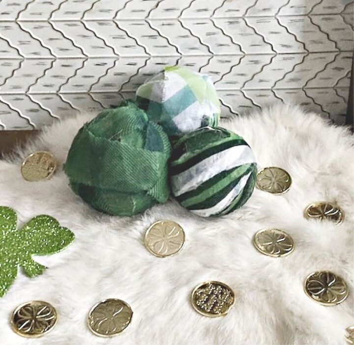 s 17 fun decor ideas for st patrick s day, Decorative fabric wrapped spheres