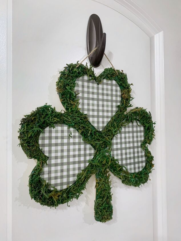 s 17 fun decor ideas for st patrick s day, Grassy shamrock wreath