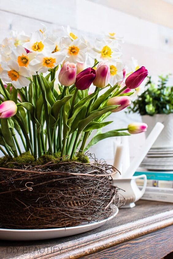 llena tu casa de flores este mes 20 ideas, Centro de mesa nido de primavera DIY