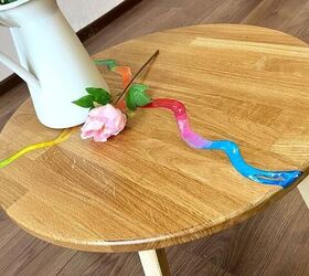  Rio arco-íris de giz de cera derretido na mesa de café