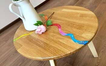  Rio arco-íris de giz de cera derretido na mesa de café
