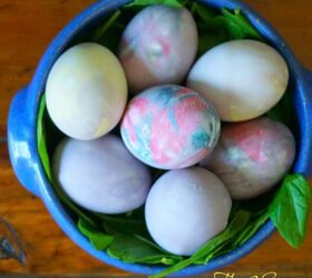 20 hermosas ideas de huevos de pascua que estamos tan emocionados de probar este ao, Huevos de Pascua con corbata de seda
