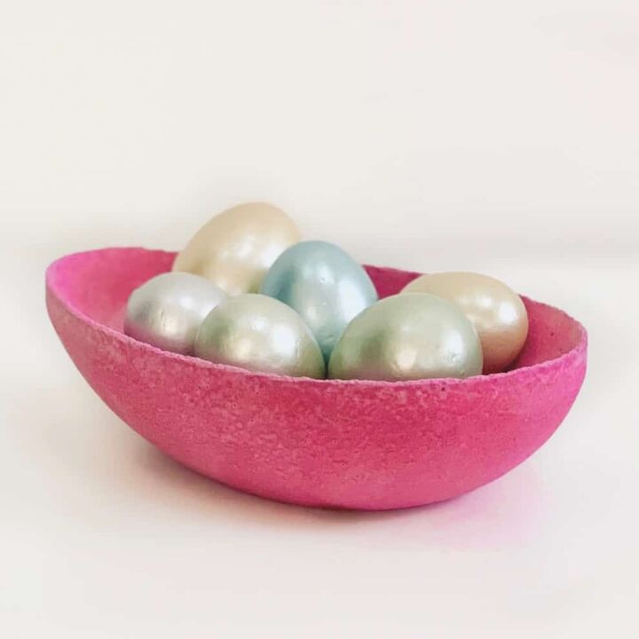 20 hermosas ideas de huevos de pascua que estamos tan emocionados de probar este ao, Taz n de Pascua de hormig n de color simple