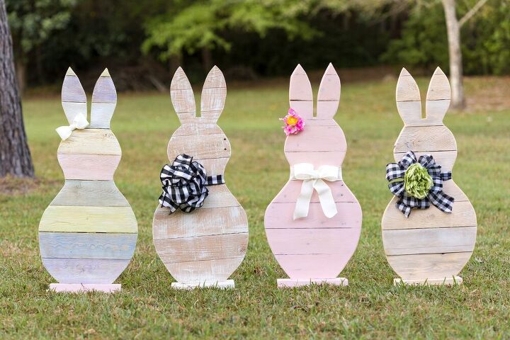 25 spring porch ideas that ll brighten up your block, Cute pallet wood standing bunnies