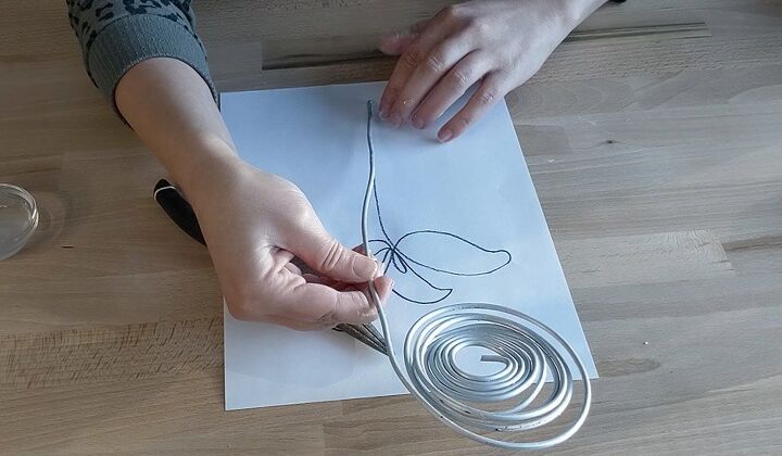 make an easy diy sculpture with clay and wire