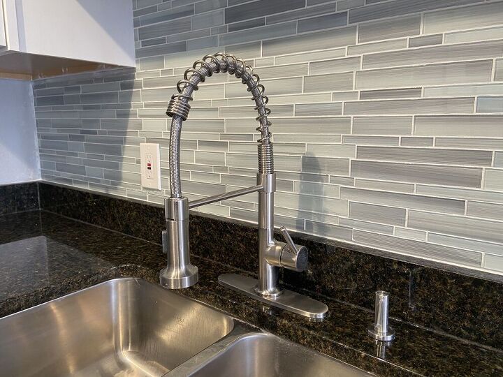 installing kitchen backsplash tile using adhesive tile mat