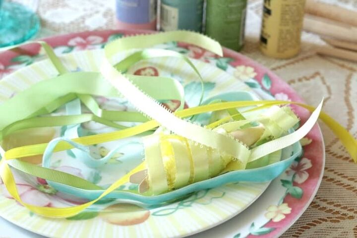sweet and simple easter table setting