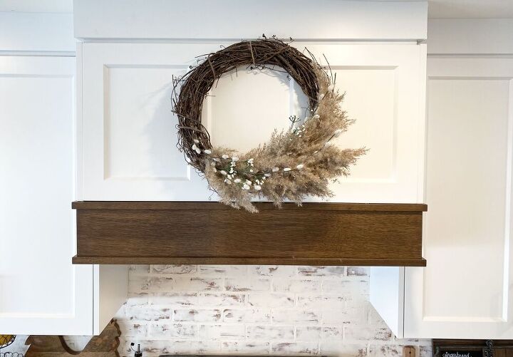 s 15 stunning ways to spruce up your mantel this month, Decorate a wreath with pampas grass