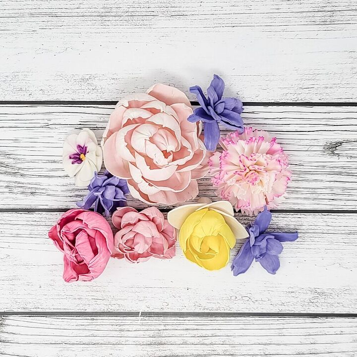 easter bonnet wall hanging, Select and Dye Your Flowers