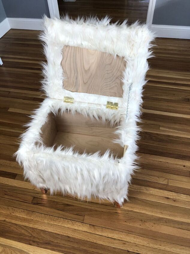 s 25 extremely clever ways to get extra storage space, Make a furry stool with inner storage