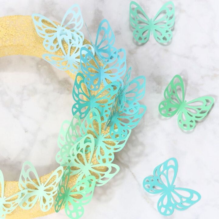 anmate a la primavera con estas 15 creaciones de animales, Guirnalda de primavera de mariposas de papel