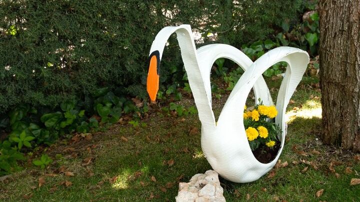 anmate a la primavera con estas 15 creaciones de animales, Maceta casera con forma de cisne