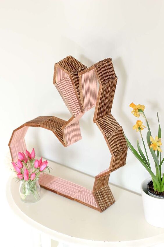 20 ideas de decoracin de conejos increblemente bonitas, Decoraci n moderna de conejitos hecha con palitos de helado Idea de Pascua o de la guarder a