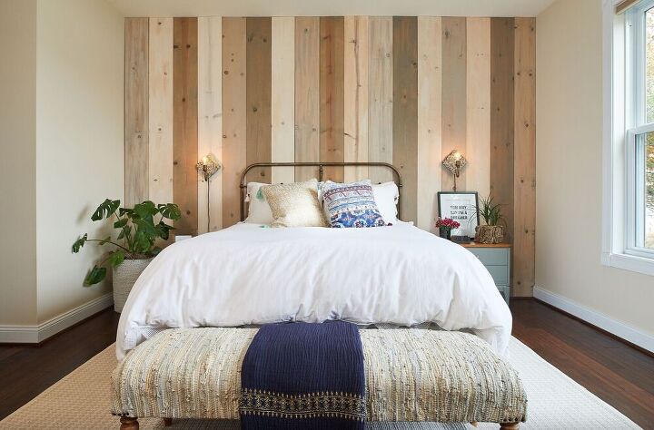 16 maneiras de transformar seu quarto em um refgio aconchegante, Parede de madeira com toque litor neo