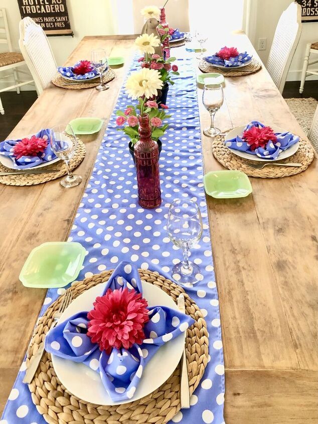 easter table using flower folded napkins