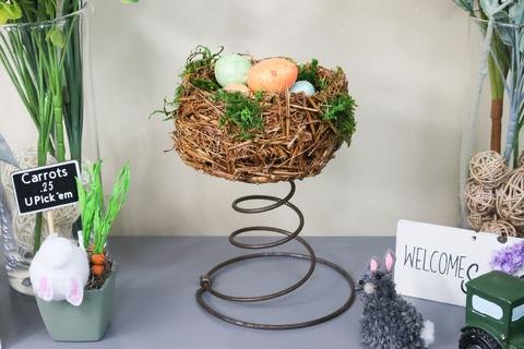 las 15 mejores ideas de huevos de pascua que la gente ha salvado este mes, C mo hacer un nido de p jaros Bedspring para su decoraci n de primavera