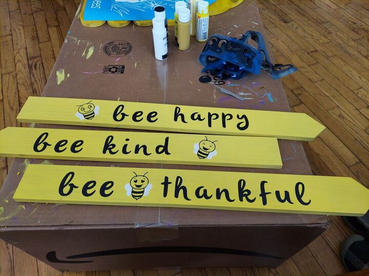 bee kind signs diy, Remove stencil