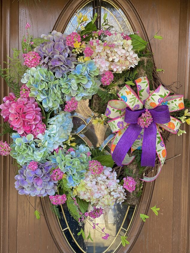las formas ms bonitas de decorar el porche en semana santa, Corona de primavera de hortensias