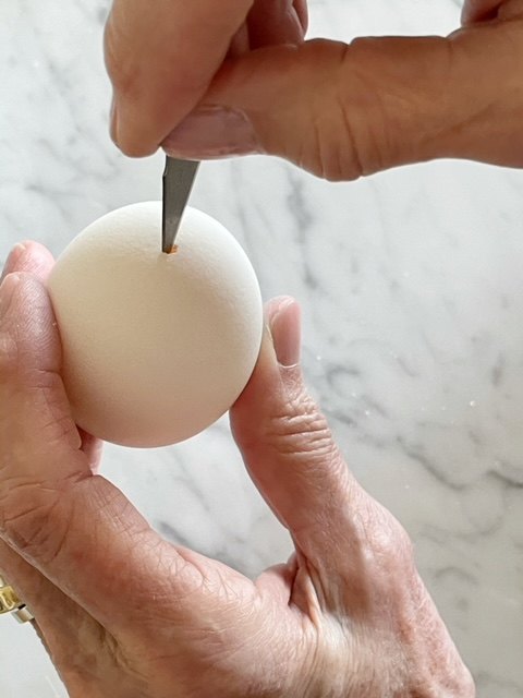 cmo soplar un huevo