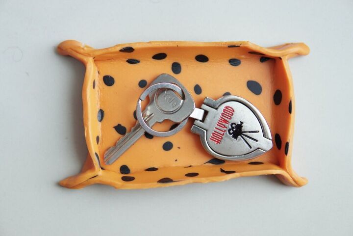 bandeja de almacenamiento de llaves hecha con arcilla de secado al aire