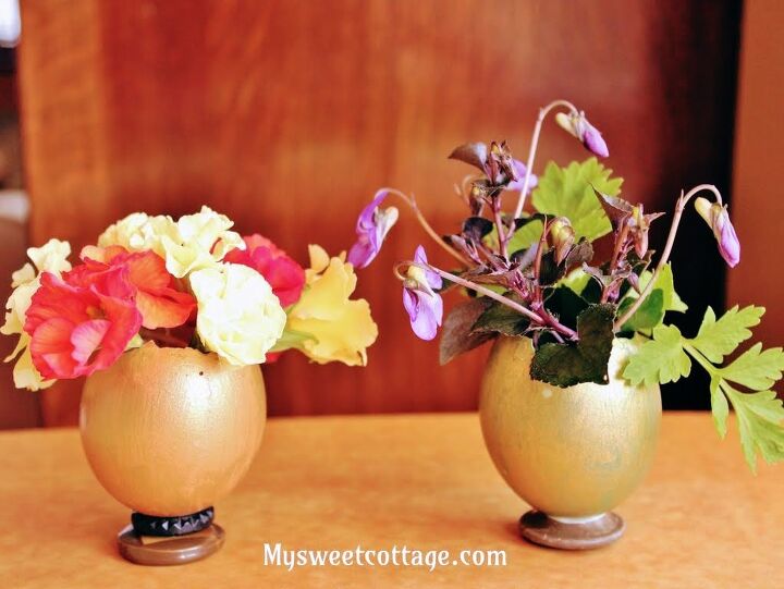 s 10 ideas de decoracion para la mesa de pascua que impresionaran a tu familia y amigos, Dulces jarrones y macetas de c scara de huevo