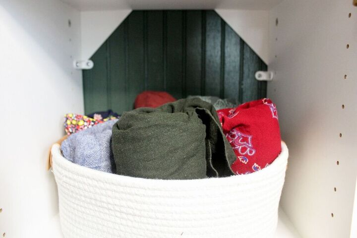 a quick weekend closet makeover with closetmaid