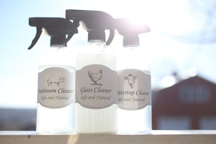 15 produtos de limpeza e sprays diy para adicionar ao seu arsenal nesta primavera, Limpador multiuso e spray de banho com hamam lis