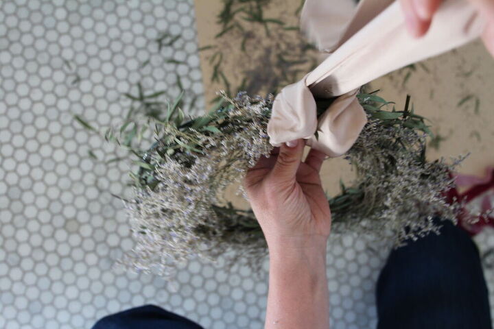 how to make a dried floral wreath two different ways
