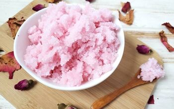  Receita de esfoliação de açúcar rosa com óleos essenciais para uma pele brilhante