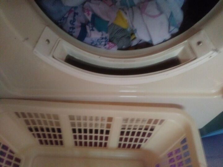 q how to clean the dryer vent without messing up my nails