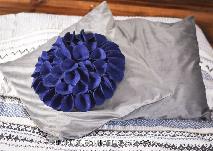fundas de almohada sin coser con una flor de fieltro