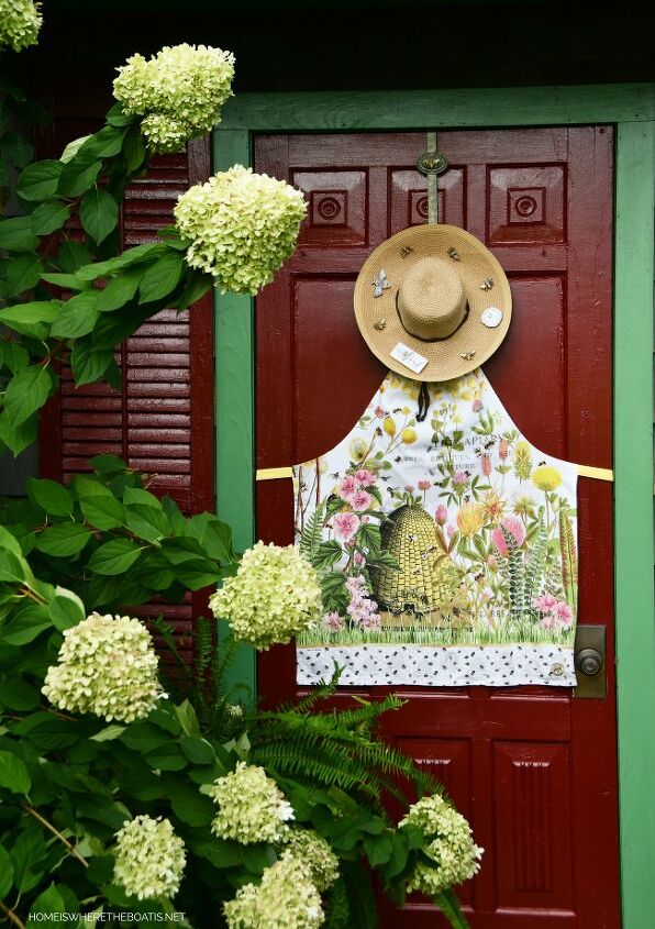 8 maneras de decorar tu puerta para la primavera con cosas que ya tienes, Decoraci n de la puerta del cobertizo en 10 minutos para el verano