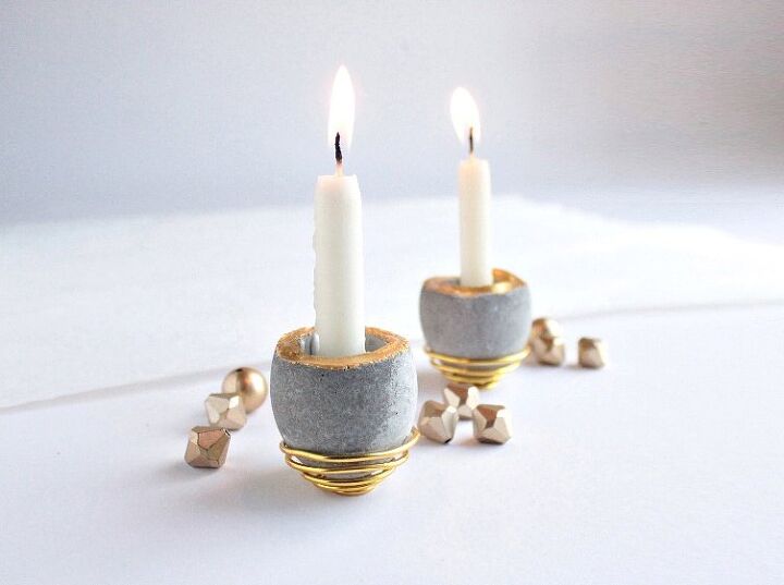 s 16 ideas de velas decorativas para iluminar tu hogar, Mini portavelas de hormig n con c scaras de huevo