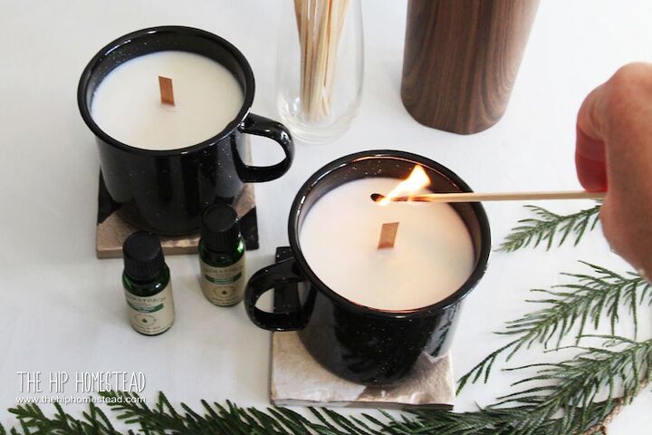 16 ideias de velas decorativas para iluminar sua casa, Velas de acampamento com aroma de madeira