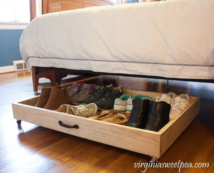10 maneiras criativas de usar uma gaveta de cmoda em sua casa, Rolando sob a gaveta de armazenamento da cama