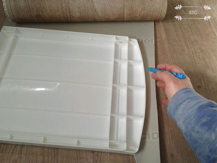 making plastic look fantastic clear drawer storage, Tracing Template onto Vinyl