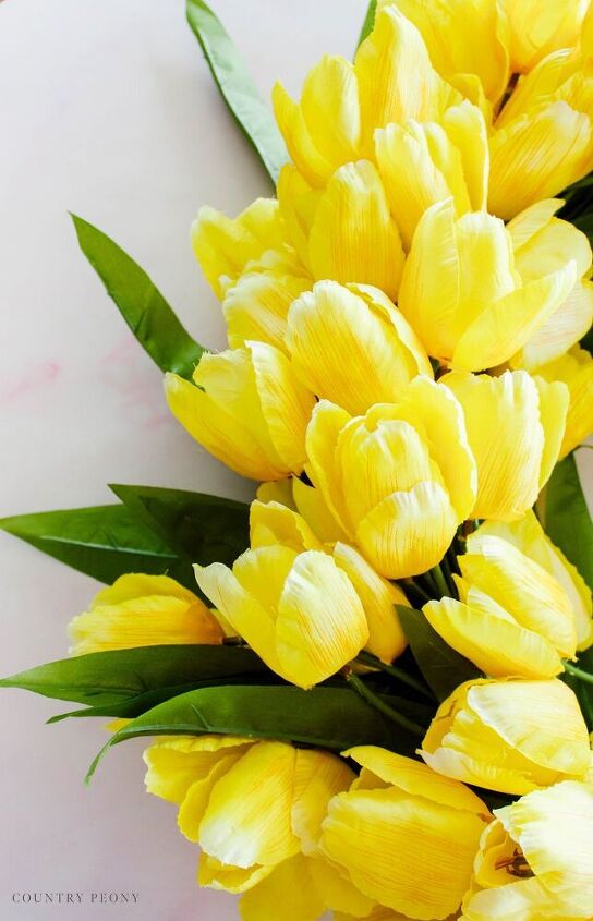 coroa de tulipas amarelas para a primavera