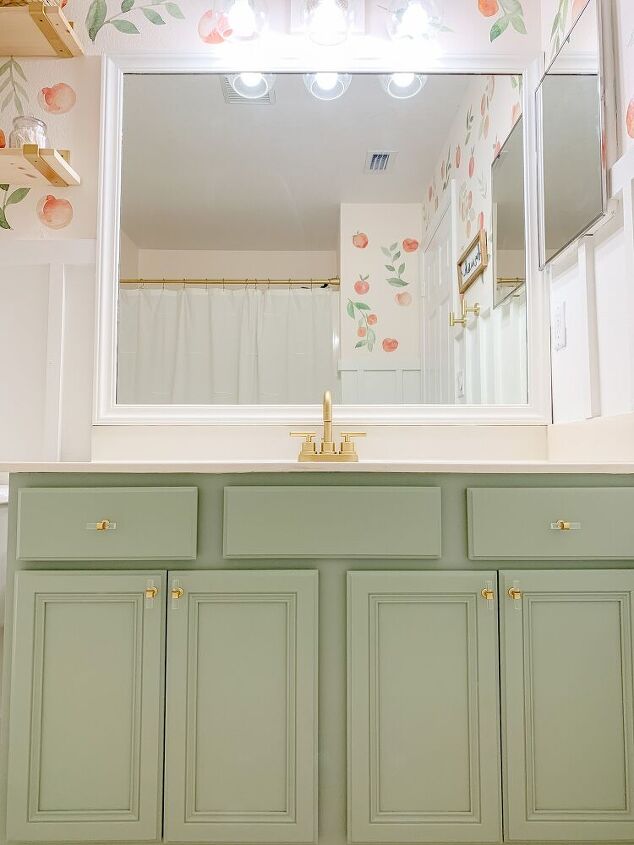 dale vida a tu casa con 17 magnficas ideas de cambio de imagen en verde, Peachy Clean Bathroom Makeover