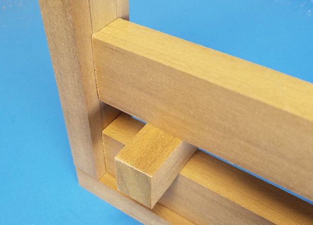 rack de panela de madeira bonita que um timo projeto para iniciantes, O espa ador cria a abertura de tamanho exato que voc precisar para seus ganchos em T