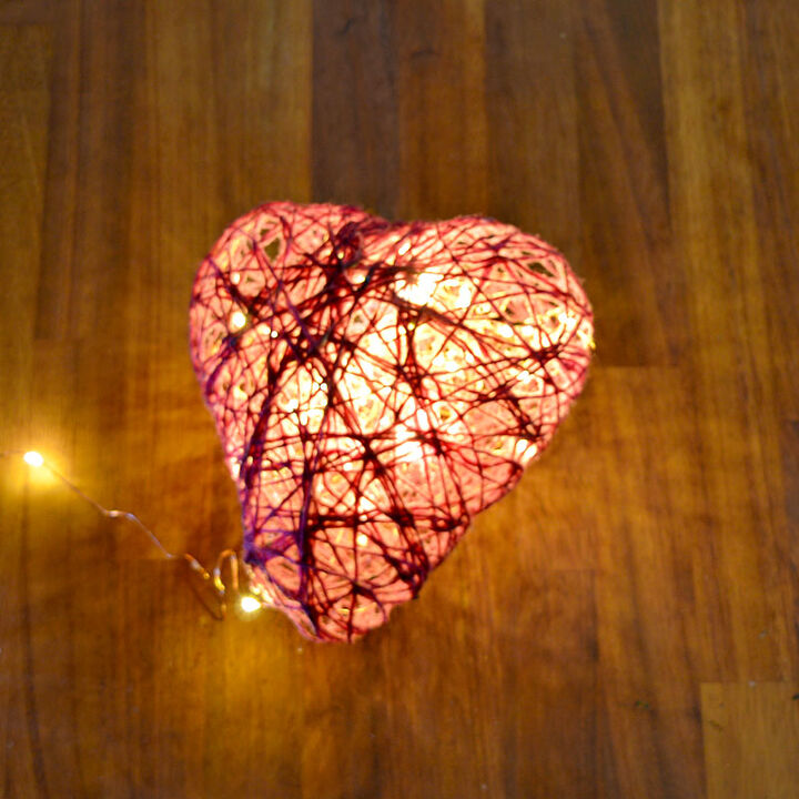 14 maneras de hacer que tu casa brille con luces de hadas, Dulces decoraciones iluminadas de San Valent n para iluminar tu casa