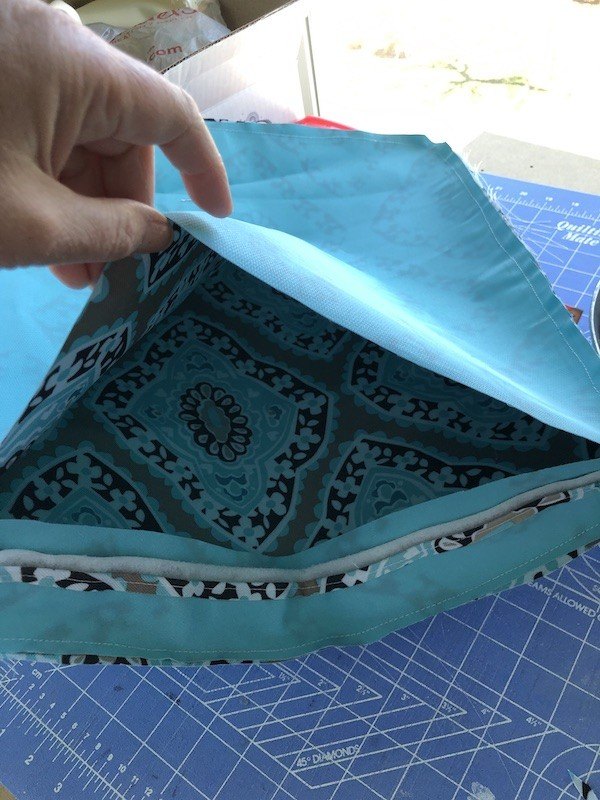 costure novas capas para almofadas ao ar livre